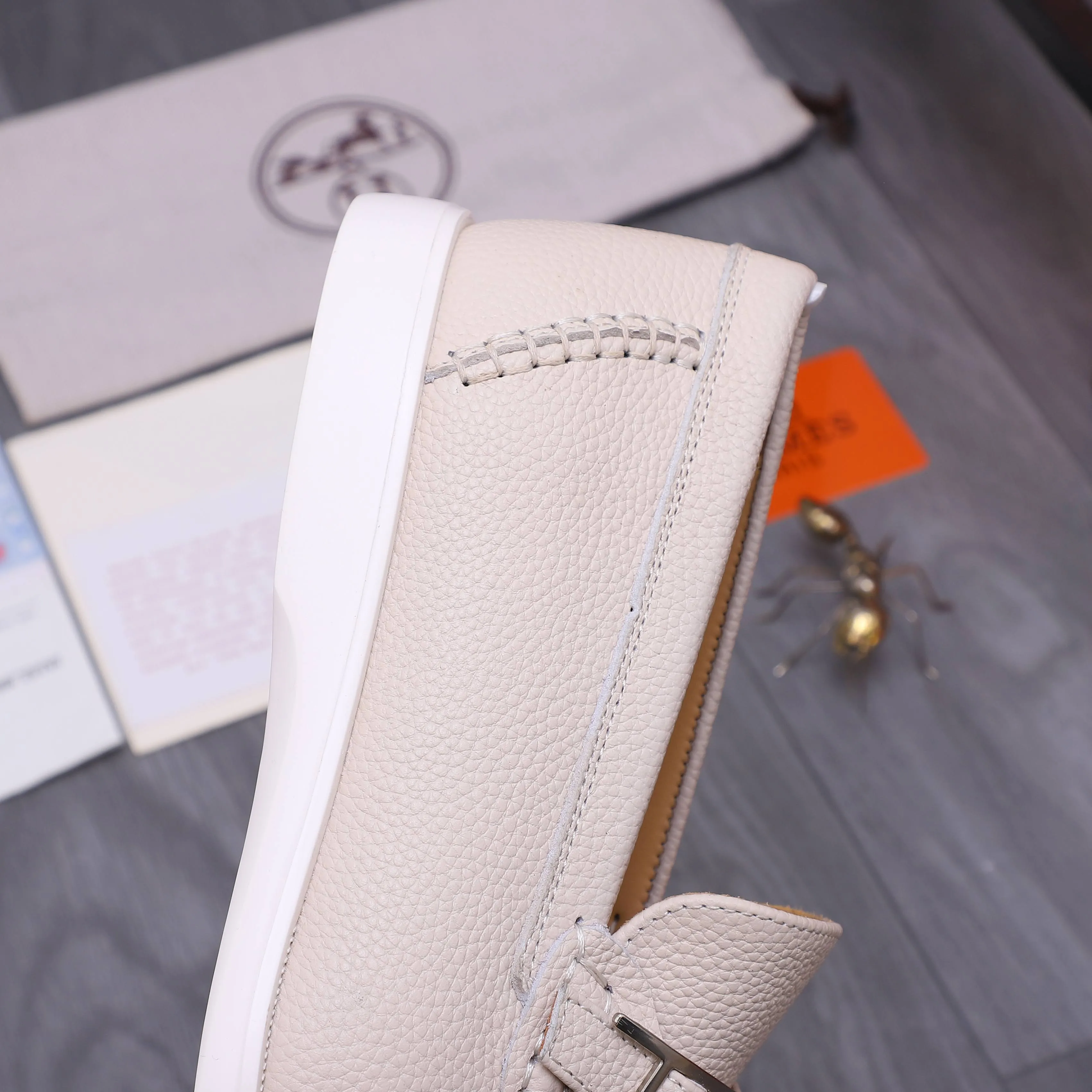 Men's shoes 💰p560 Product trademark: HERMES "Hermes" casual slip-on men's shoes. Regular size: 38-46 (45.46 is custom-made and non-returnable) Product materials: Selected pebbled cowhide upper, cowhide lining, original foam rubber ultra-light sole